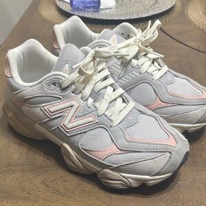 New Balance Women's Light Gray and Soft Pink Sneakers